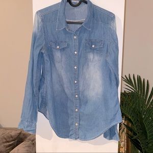 5 FOR $25! 
CHARLOTTE RUSSE blue Jean top!